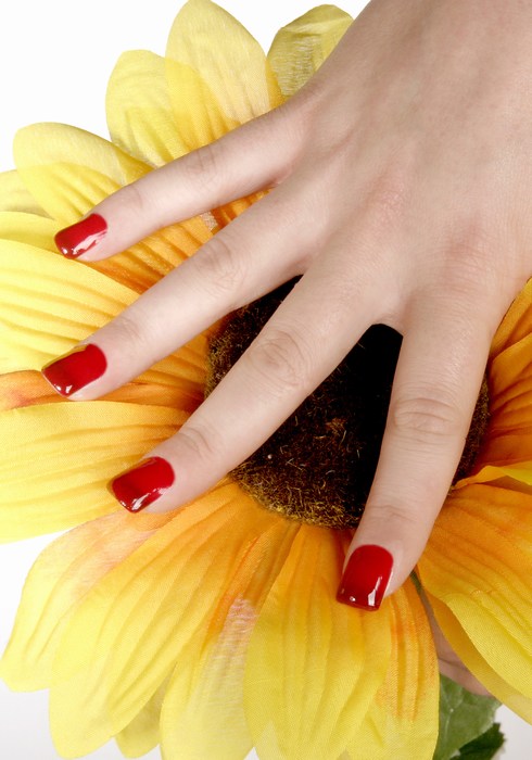 rote fingernaegel Gelmodellage mit rotem Nagellack